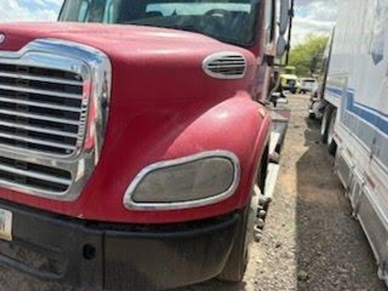 Freightliner Business Class M2 112 Day Cab Truck, 2011 (2)