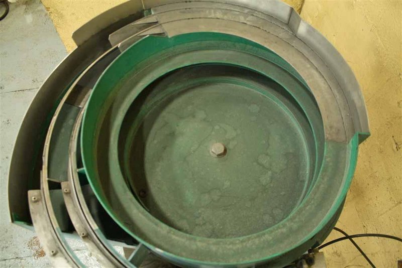 17' (44CM) YACHIO KOHKEN VIBRATORY BOWL FEEDER: STOCK #53800