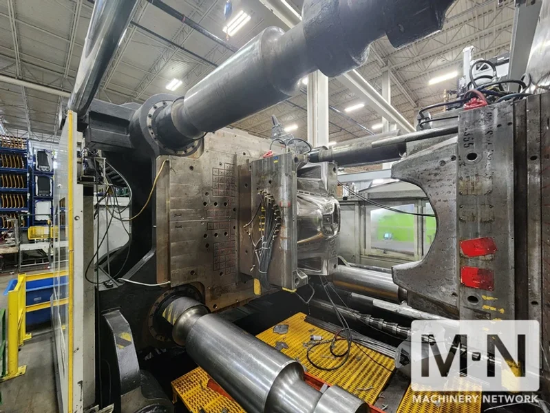3300 TON 604 OZ VAN DORN MODEL 3300CC37000 CALIBER INJECTION MOLDING MACHINE MFG 2003