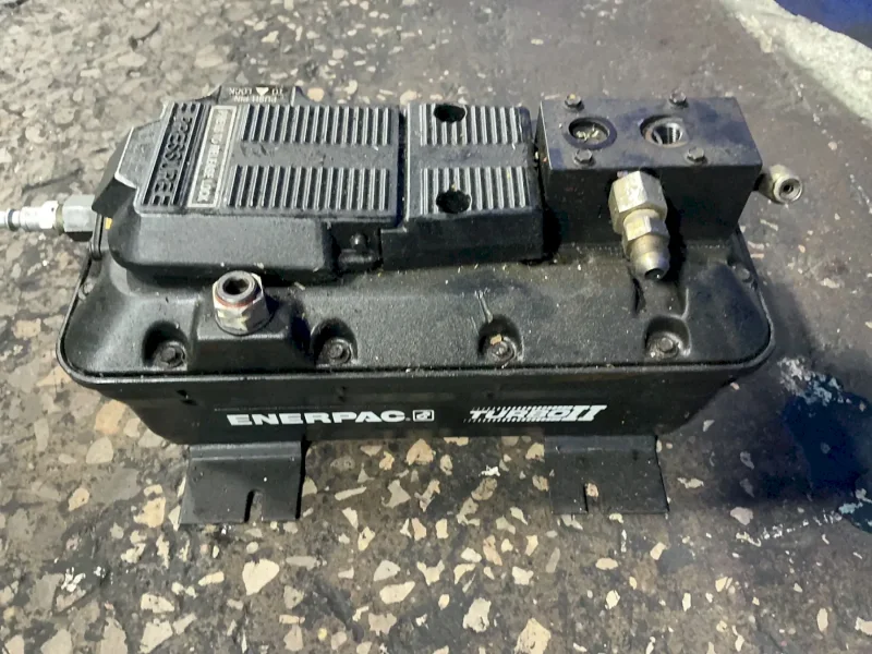 ENERPAC 5000 PSI / 350 BAR TURBO II HYDRAULIC AIR PUMP  -  PACG3002SB