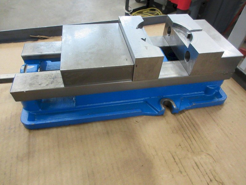 Kurt D688 6&quot; Machine Vise with Handle and Steel Soft Jaws- Auction Item