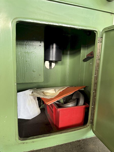 JUNGNER MASKIN US 2305 UNIVERSAL TOOL AND CUTTER GRINDER. STOCK # 0449625.