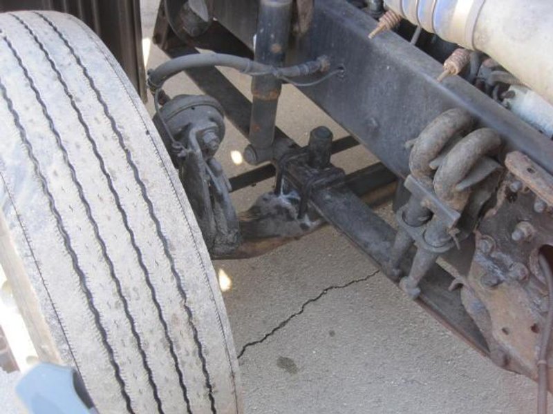 2010 Freightliner Cascadia Day Cab Semi Truck