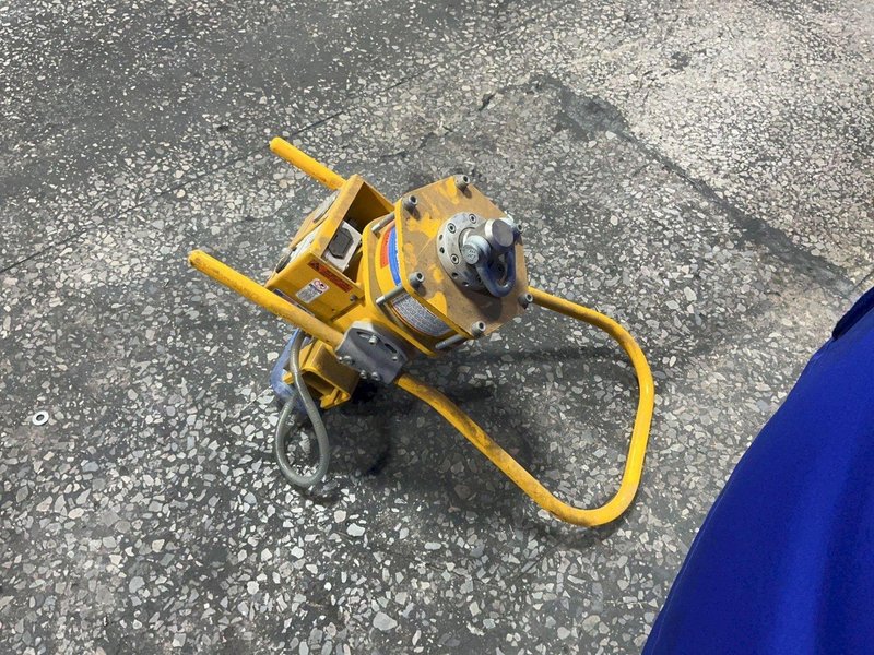 ANVER CORPORATION 230 LBS MAX RATED LOAD/ 1100 LBS TOTAL MECHANICAL VACUUM LIFTER  -  M00M-QD1