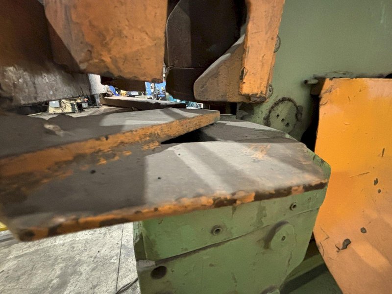 120 TON MUBEA MODEL #KLSH1100 HYDRAULIC IRONWORKER: YOBRO #23725
