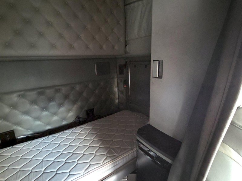 Kenworth T680 Sleeper Truck, 2016 – Paccar MX-13, Eaton Auto