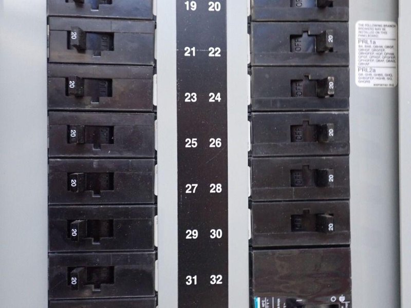 SQUARE D 400 AMP / 277/480 VAC PANELBOARD   -  PRL2A