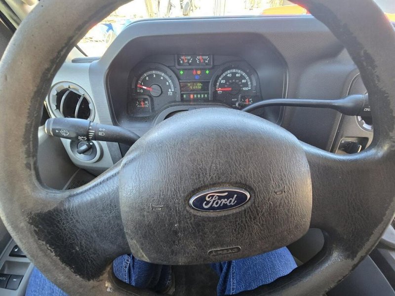 Ford Econoline E-350 Cargo Van, 2013 – 5.4L V8 Commercial Work Van