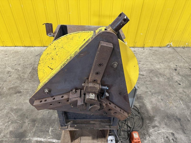 1,250 LB STINGER MODEL #P-1250 PIPE WELDING POSITIONER WITH 30" GRIPPER CHUCK: YOBRO #25216
