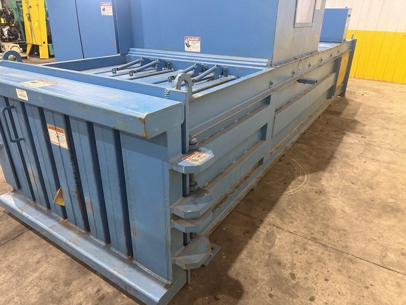 48" x 60" x 30" SUMMIT MODEL #F7-4P HORIZONTAL HYDRAULIC BALER, WITH AUTO TIPPER: YOBRO #24616