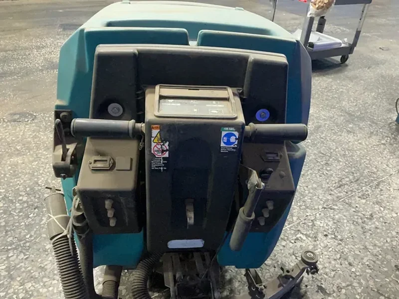TENNANT 38” FLOOR SCRUBBER  -  5700 XD