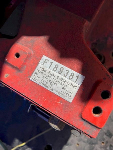 FANUC ROBOTICS R-200IC/210R ROBOT W/ R30IB CONTROLLER &amp; WT6000 USED