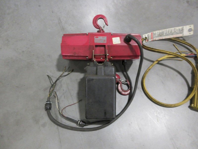 Dayton 1000 LB Electric Chain Hoist, 115V Single Phase- Auction Item