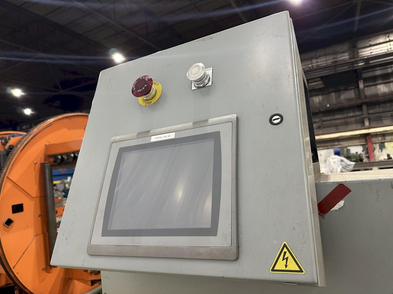 SWEED LOAD CLAMP &amp; TURNER / PACMAN FLIPPER SYSTEM WITH POWERED INFEED &amp; OUTFEED CONVEYORS: STOCK #22075