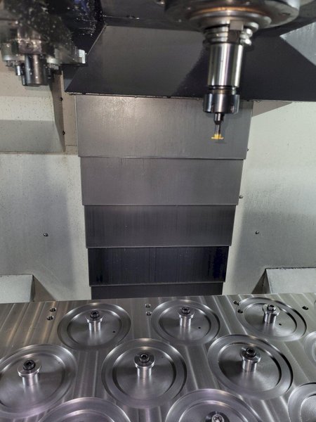 Hwacheon Model Vesta 1050B Vertical Machining Center