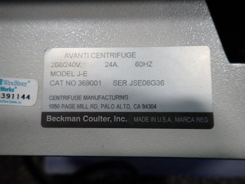 BECKMAN CENTRIFUGE   -  J-E