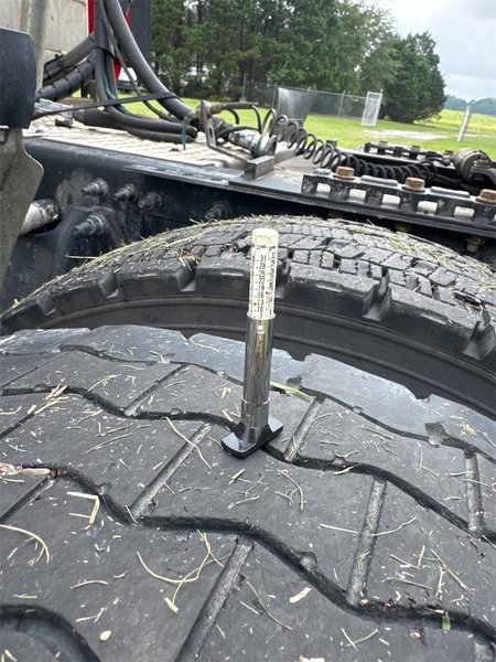 2019 International LT625 3HSDZAPR0KN125888