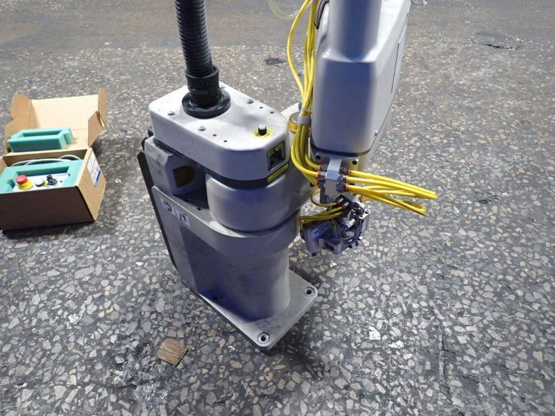OMRON INDUSTRIAL ROBOT   -  ECOBRA 600