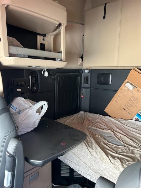 2022 Kenworth T680 1XKYD49X5NJ489855