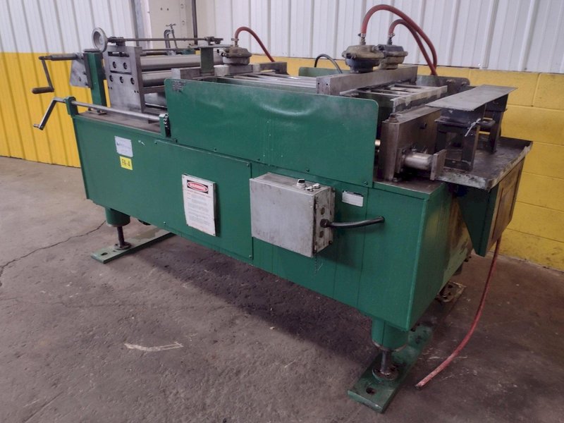 24" TRIAD DESIGN &amp; MFG FEEDER: STOCK #17013