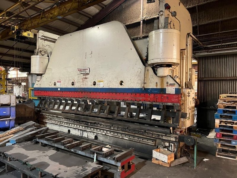 1,000 TON CINCINNATI PRESS BRAKE STOCK #3400