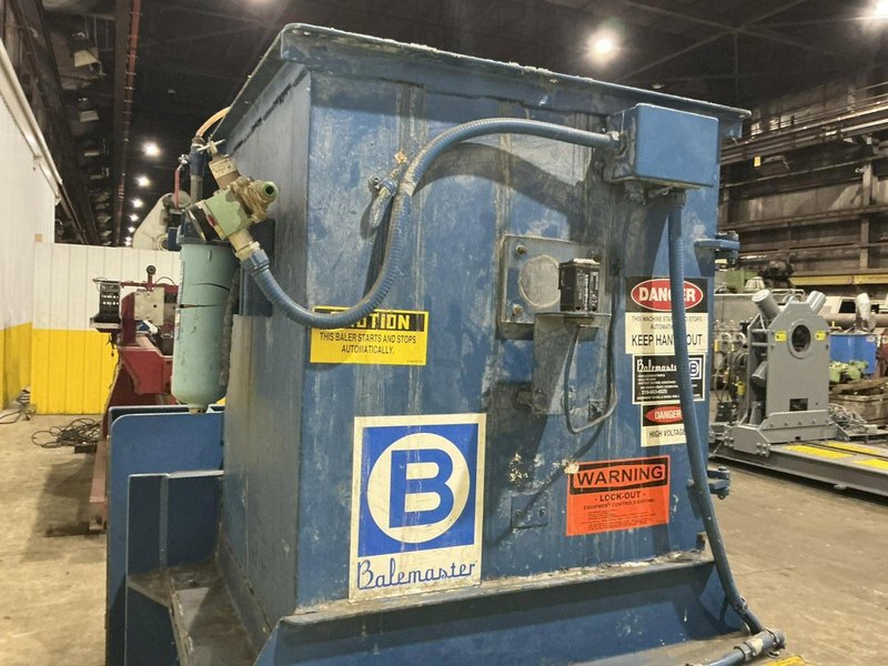 30" X 36" X 72" BALEMASTER CLOSED DOOR HORIZONTAL HYDRAULIC BALER: YOBRO #24585