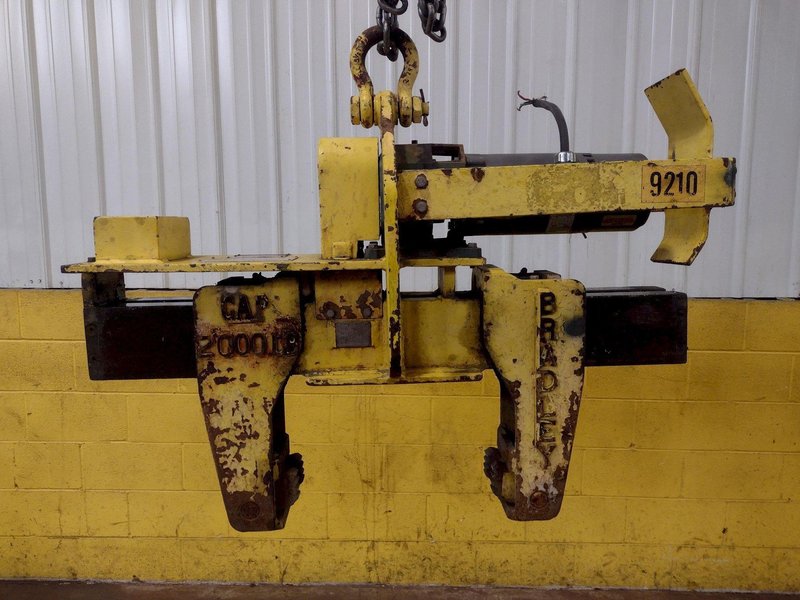 2000 LBS BRADLEY LIFTING POWERED TELESCOPING COIL GRAB LIFTER: STOCK #17883