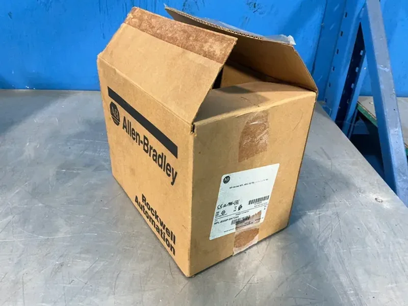 ALLEN BRADLEY MP SERIES MPL 480V AC ROTARY AC SERVO MOTOR   -  MPL-B330P-MK72AA
