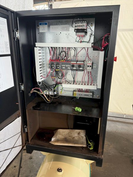 5 HP INGERSOLL-RAND R4i-A 125 AIR COMPRESSOR W/ AIR DRYER. STOCK #0892724