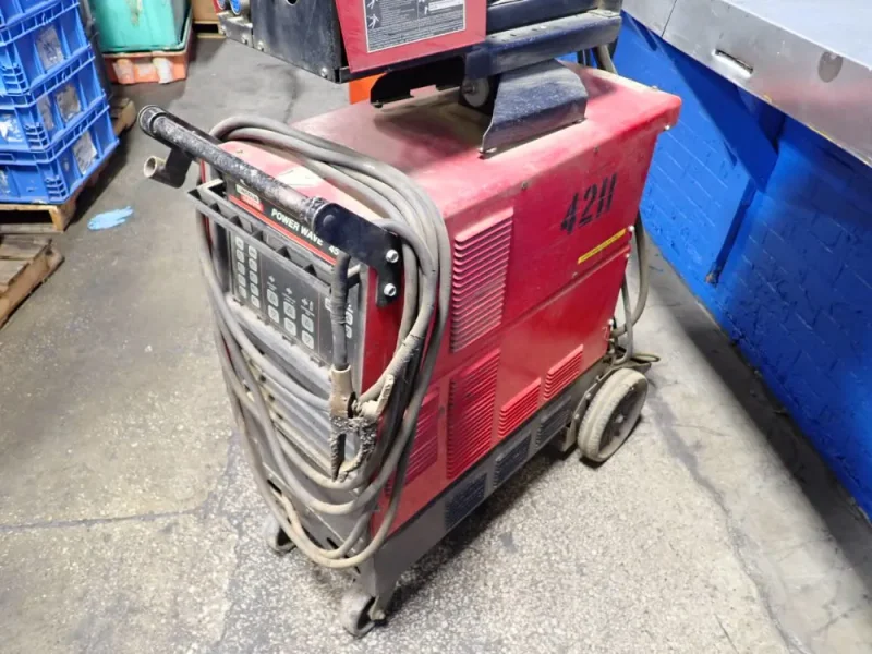 LINCOLN 450 A WELDER  -  POWER WAVE 450