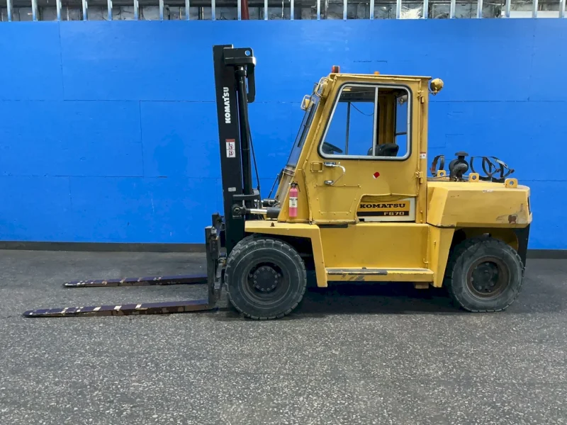 KOMATSU 15400 LBS PROPANE FORKLIFT  -  FG70-5