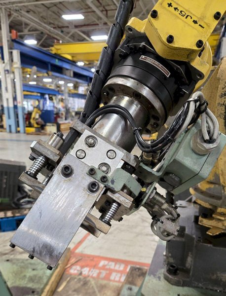 FANUC M-710IC-50 ROBOT / R-30IB CONTROLLER A05B-2255-C102 INCLUDED USED