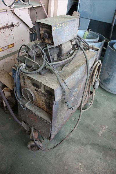 300 AMP MILLER MODEL CP-300 DC ARC WELDER WITH WIRE FEED: STOCK #52797