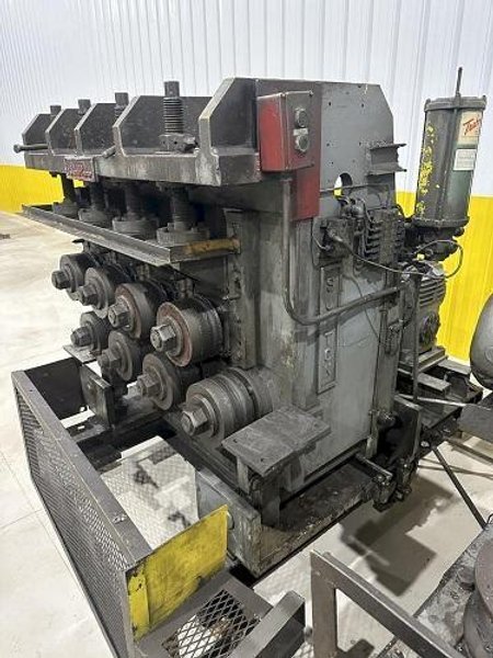 8 STAND SUTTON 2-PLANE FLAT &amp; SHAPE STRAIGHTENER W/ INFEED &amp; OUTFEED TABLES