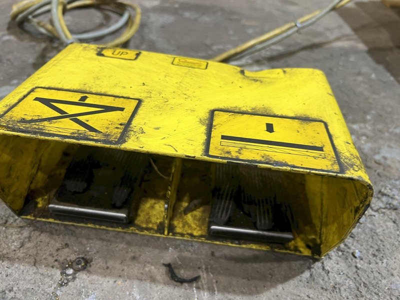 5,500 LBS X 38" X 44" PENTALIFT HYDRAULIC SCISSOR  LIFT TABLE WITH ROTARY TOP: STOCK #20388