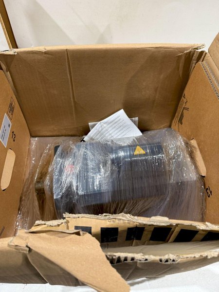 SIEMENS 1FT6084-8AF71-4AA5 SERVO MOTOR NEW WITH BOX