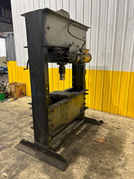 150 TON DAKE MODEL #5-150 H-FRAME HYDRAULIC PRESS: YOBRO #24689