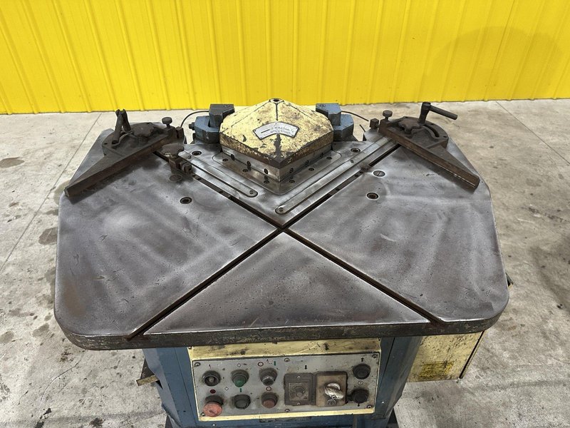 8&quot; x 8&quot; x 1/8&quot; AMADA MODEL #CS-220 HYDRAULIC NOTCHER: STOCK #20970