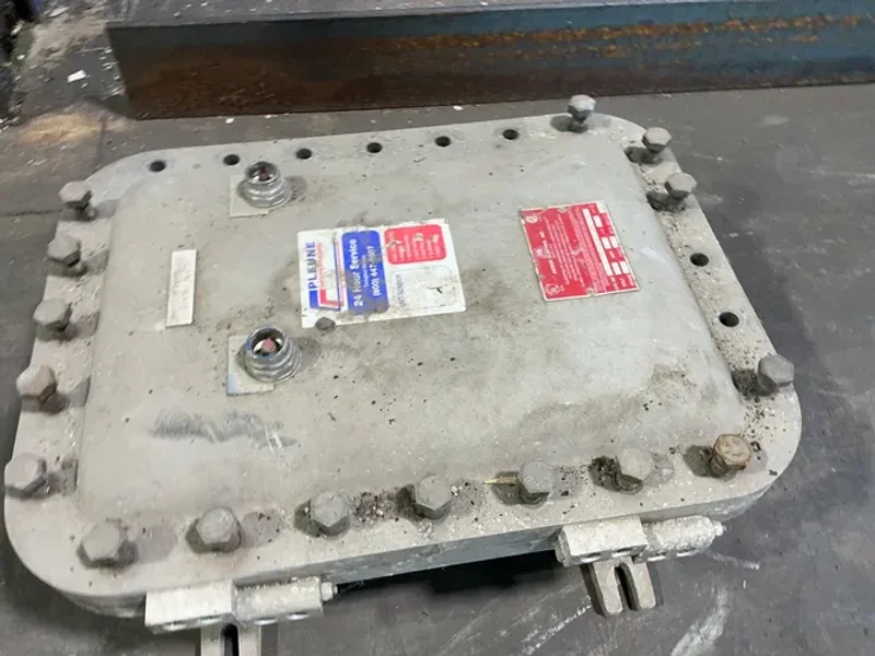 AKRON ELECTRIC EXPLOSION PROOF HOUSING  -  CXJ12186-H2-N1-2R1