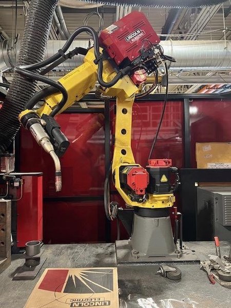 Lincoln Electric System 5 Robot Welding Cell, 2016 – 350 Amp Lincoln Electric R360 Power Supply, Fanuc ARCMate100iC Robot