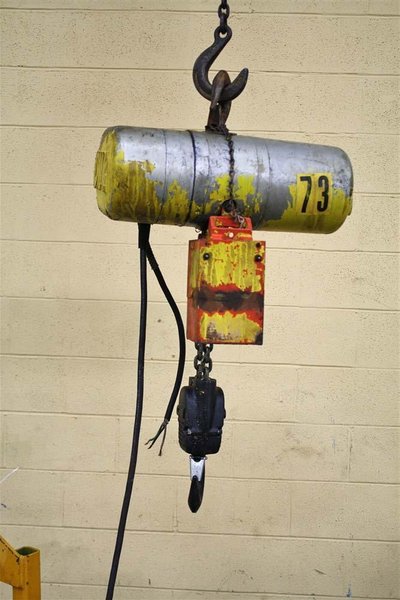 2 TON C &amp; M SINGLE PHASE CHAIN HOIST: STOCK #55346