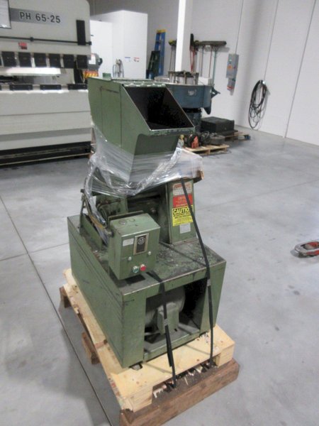 Foremost 2A4 Plastic Grinder, 5.5" x 8" Cutting Chamber, 3 HP- Auction Item