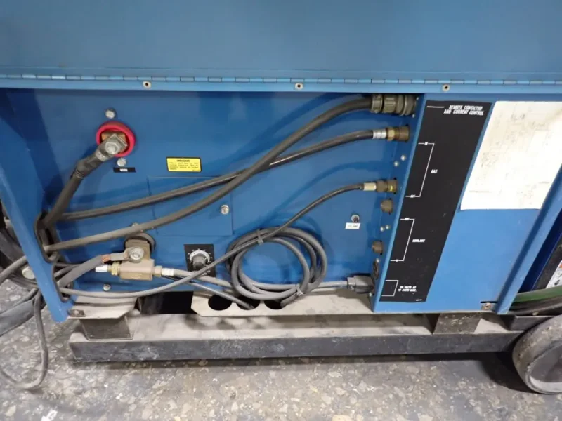 MILLER ELECTRIC MFG CO 300 AMPS WELDER  -  SYNCROWAVE 300