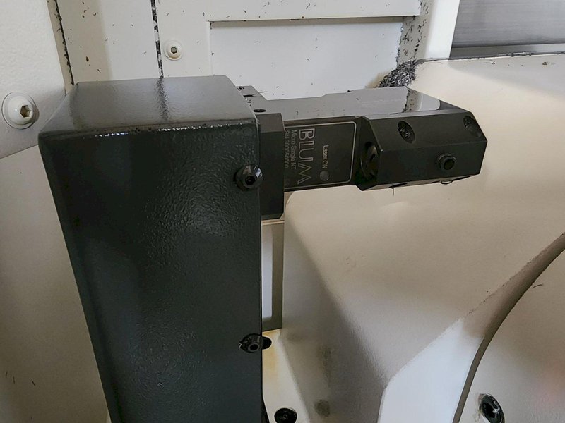 Okuma Genos M460V-5AX 5-Axis CNC VMC, 2021 – Robot Loader, Blum Laser, 1,000 PSI TSC, Mist Collector