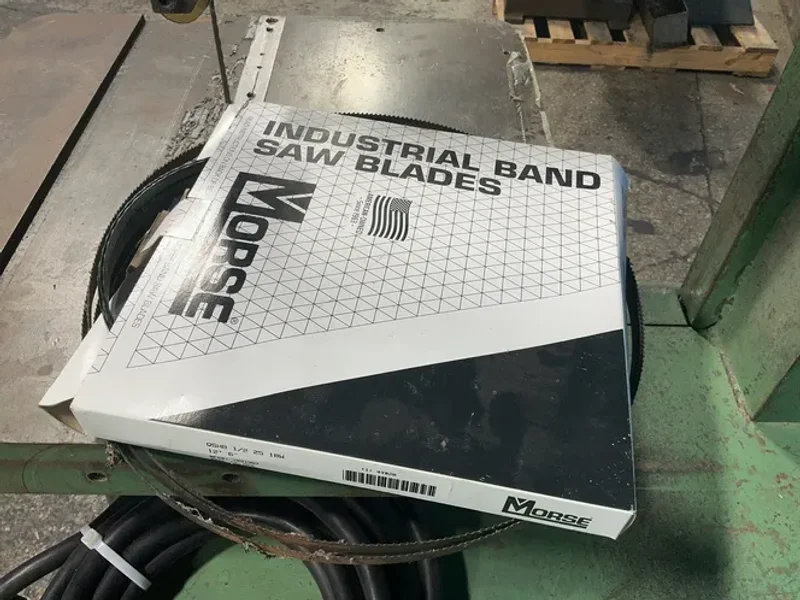 POWERMATIC 19.5” VERTICAL BAND SAW  -  87