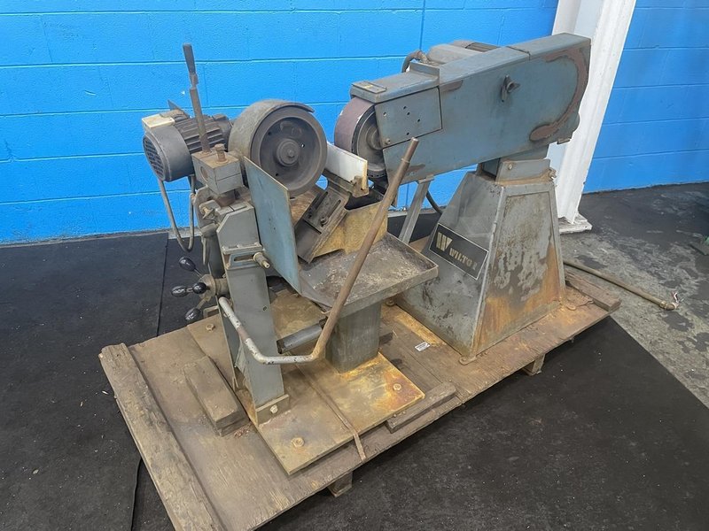 WILTON MODEL #4730 CENTERLESS BELT GRINDER: STOCK #76947