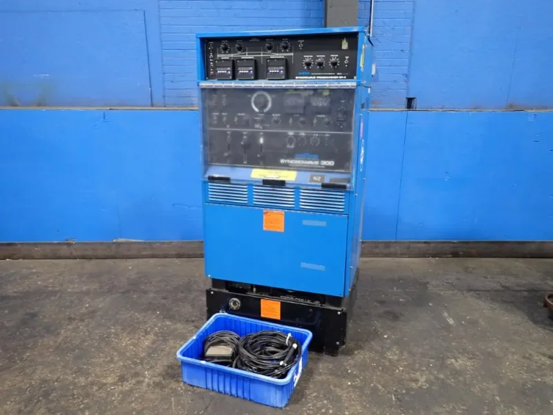 MILLER 300 A WELDER  -  SYNCROWAVE 300