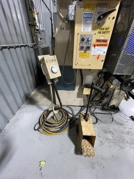 88 Ton x 8′ Amada RG 80 Press Brake, 1982 – Tooling, Backgauge
