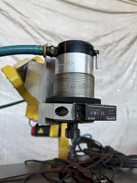 FANUC M-6iB/20 6 AXIS ROBOT W/ R-J3IB CONTROLLER. STOCK # 1005724