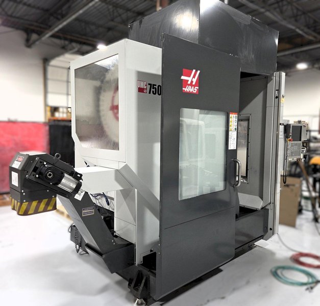 Haas UMC-750SS 5-Axis 2018 with: 5th Axis, 12k RPM Spindle, Through Spindle Coolant, 40 ATC,  Probing, Chip Conveyor, and Coolant Tank.
